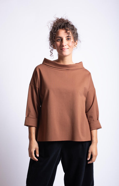 Top elegante con ampio dolcevita Inga